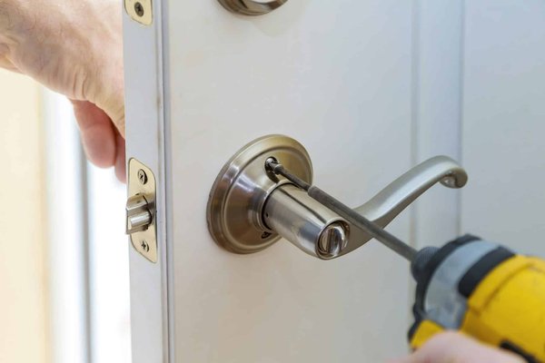 Les différents types de serrure porte et leurs avantages